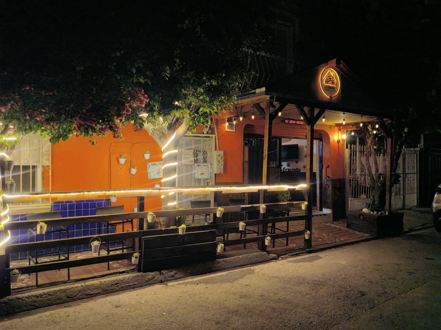 Fachada del local La Cabaña